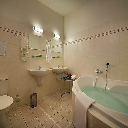 Rezidence Emmy Hotel 4*